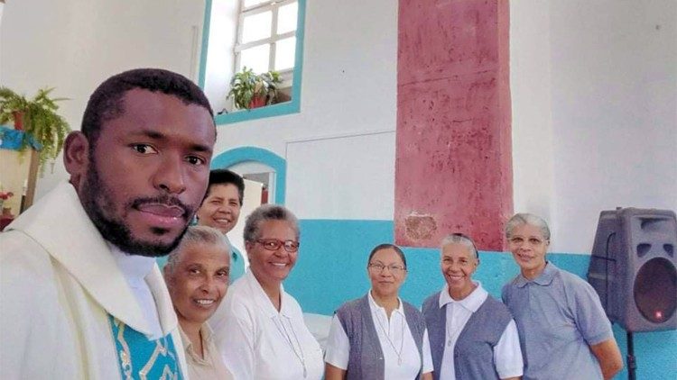 Algumas das irmãs da Fraternidade Rainha dos Corações