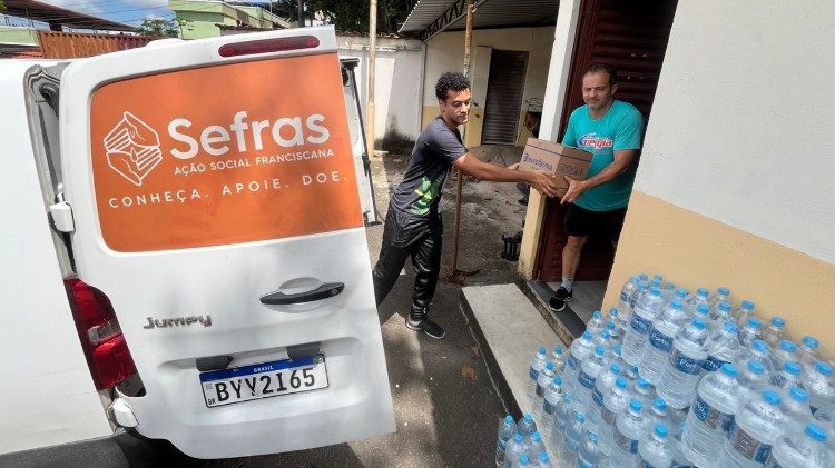 Donativos de campanha franciscana s&atilde;o entregues &agrave;s v&iacute;timas das enchentes em Juiz de Fora (MG)