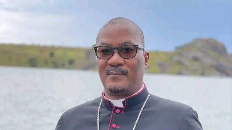 Dom Maurício Camuto, Bispo de Caxito (Angola)