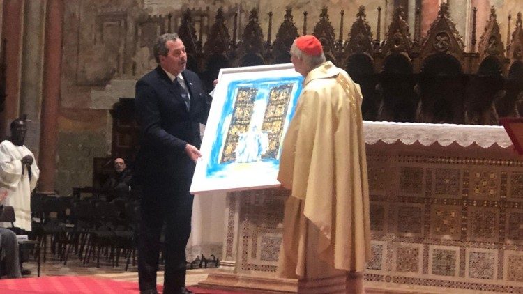  El embajador ucraniano Yurash dona un cuadro al cardenal Zuppi.