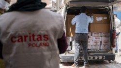 Jemen: rozładunek pomocy humanitarnej od Caritas Polska