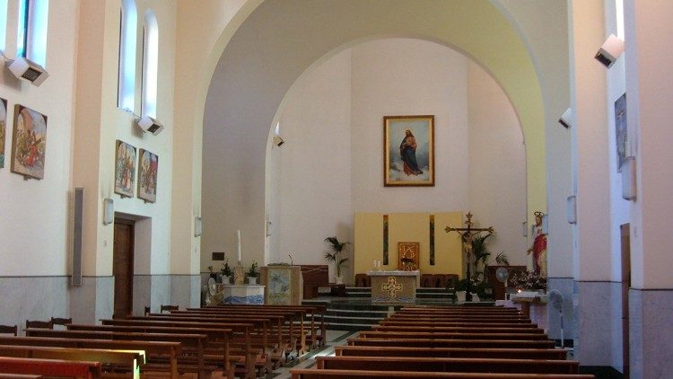 Interno della chiesa della chiesa del Sacro Cuore di Ges&ugrave; a Ponte Mammolo.