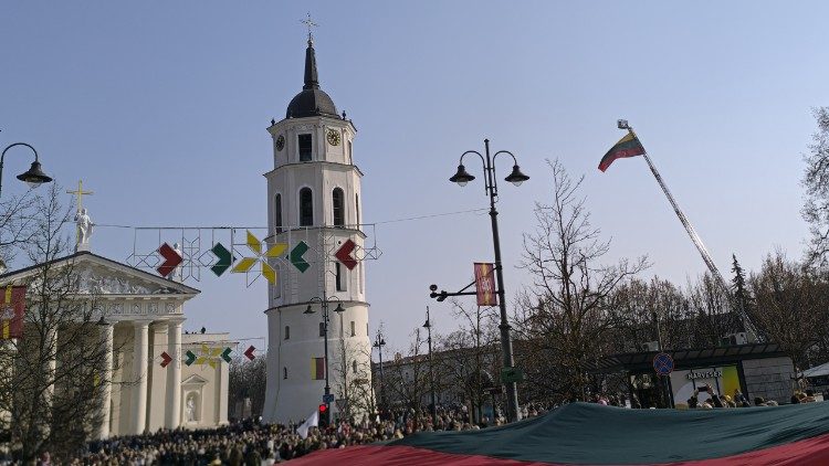 Katedros aikštė (Vilnius) Kovo 11 d. šventės dieną (2026)