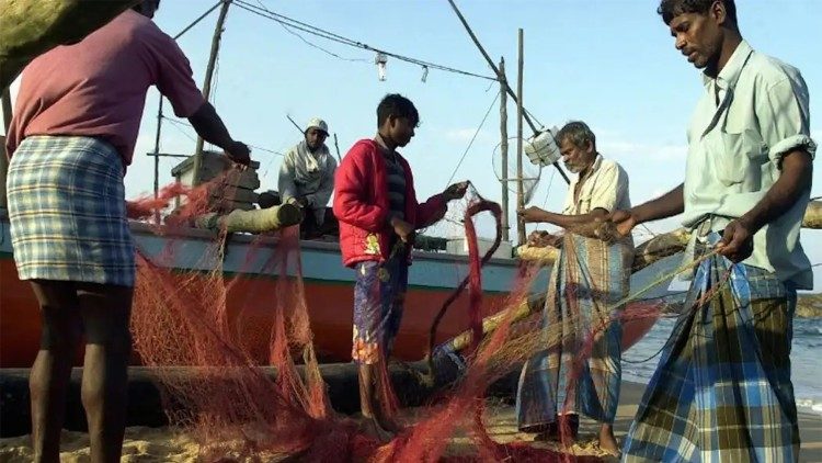 எரிபொருள் விலை உயர்வால் அவதிப்படும்  இலங்கை மீனவர்கள்