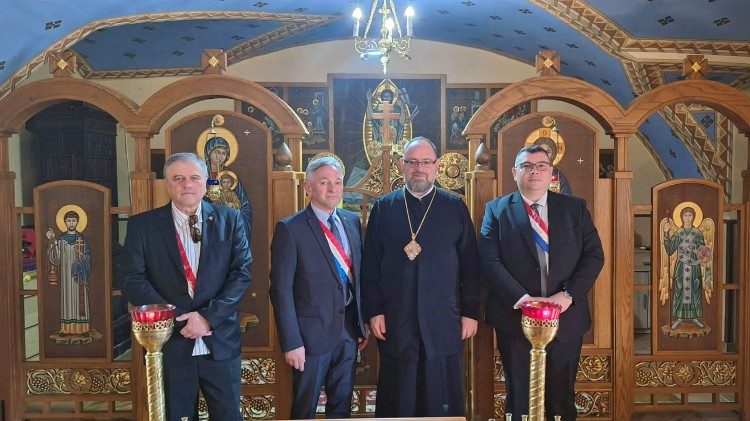 Križevački vladika Milan Stipić s članovima Zmajskog stola u Križevcima (Foto: Križevačka eparhija)