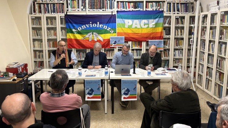 La presentazione alla stampa del disegno di legge presso Iriad - Archivio Disarmo, Roma