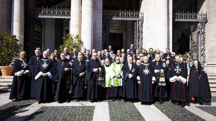 Esponenti dello Smom con il cardinale Ghirlanda