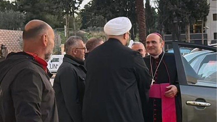 Archbishop Borgia met with Sheikh Rabbi Akhbeisi, a Shiite religious authority, in Tyre