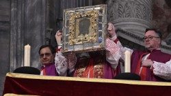 “A exposição do Véu de Verônica na Basílica de São Pedro”