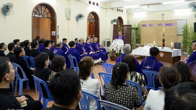 Missa em sufr&aacute;gio do cardeal