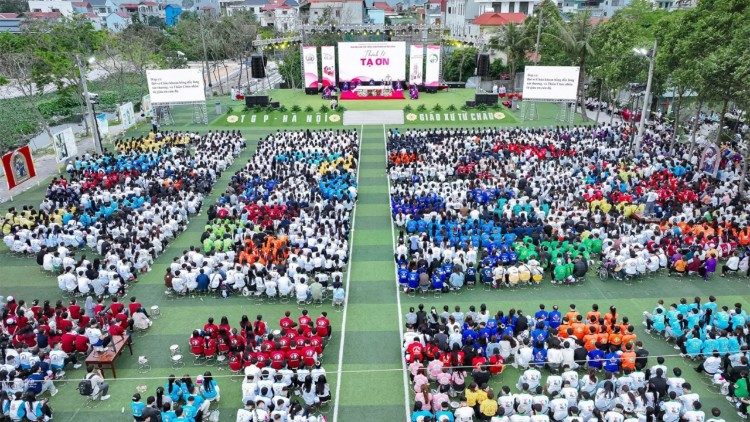 Thousands of young Vietnamese Catholics attended the congress