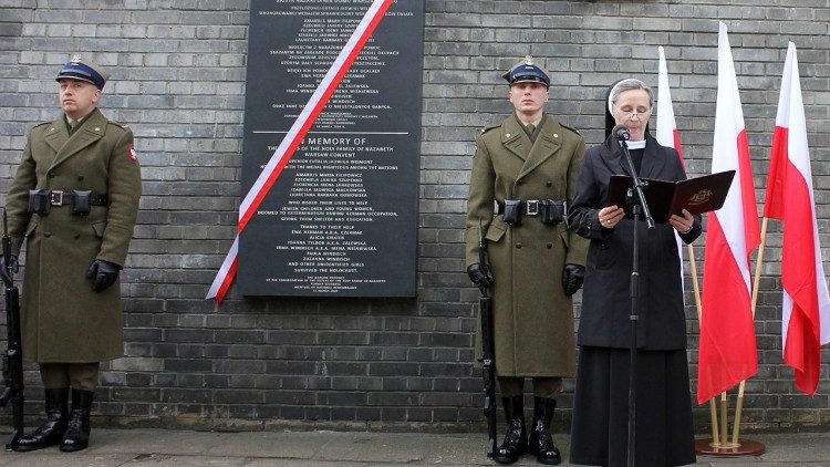 Inaugura&ccedil;&atilde;o da placa comemorativa em homenagem &agrave;s Irm&atilde;s de Nazar&eacute; que salvaram judeus