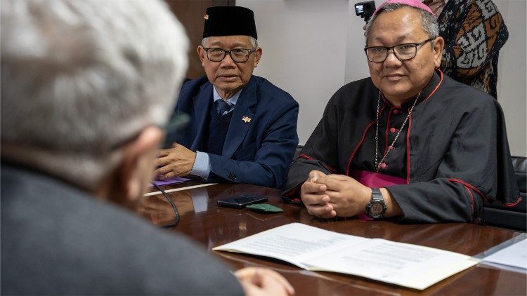 समझौता पत्र पर हस्ताक्षर