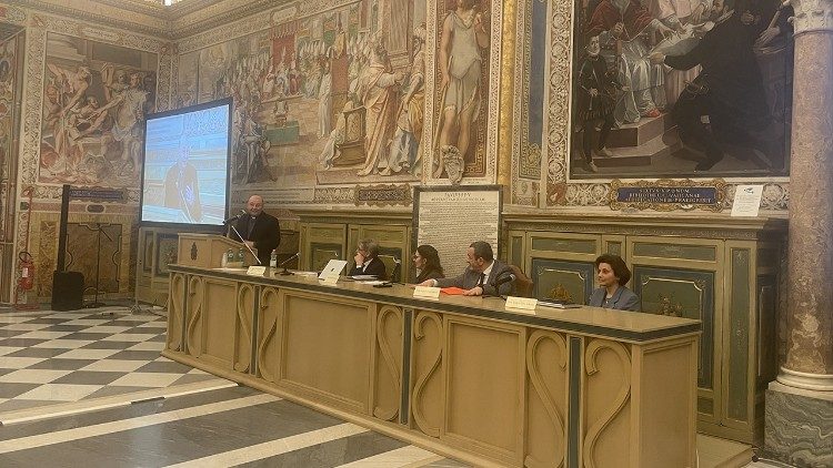 Il prefetto don Mauro Mantovani e i relatori della seconda sessione