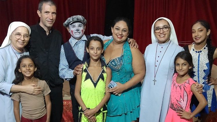 Filhos do Palha&ccedil;o Pessebe s&atilde;o acolhidos em col&eacute;gio de religiosas em Feira de Santana (BA) para continuarem seus estudos