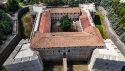 Il castello cinquecentesco, sede del MuNDA (Foto di Marco Giugliarelli).
