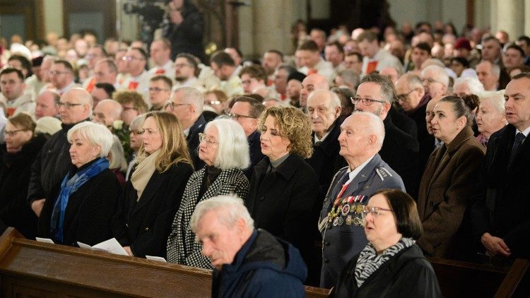 Wierni licznie zgromadzili się na uroczystej Mszy św. (Sebastian Szwajkowski / Radio Ł&oacute;dź)