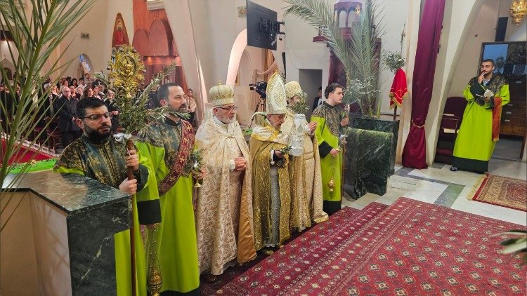 Հայրապետական սուրբ պատարագ Ծաղկազարդի տօնին առիթով Սուրբ Փրկիչ Եկեղեցւոյ մէջ