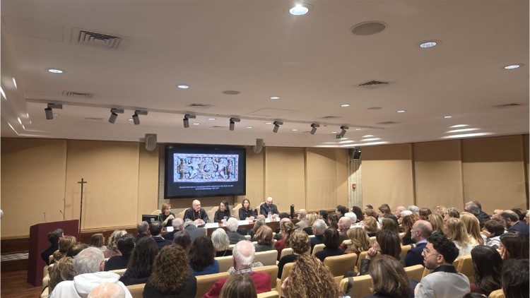 Presentazione della mostra nella Sala Conferenze dei Musei Vaticani.