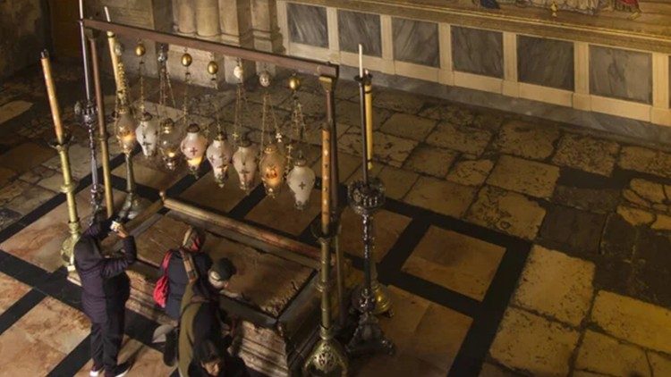 Подът при входа на базилката на Божи гроб