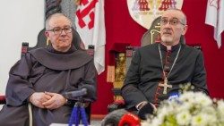 Në një konferencë të përbashkët për shtyp, Patriarku Latin i Jerusalemit dhe Kujdestari i Tokës së Shenjtë iu rikthyen ngjarjeve të dhimbshme të së dielës, duke riafirmuar se liria e kultit duhet të garantohet.