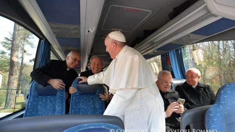 Der Papst mit Kurienchefs unterwegs nach Ariccia (Archivfoto)