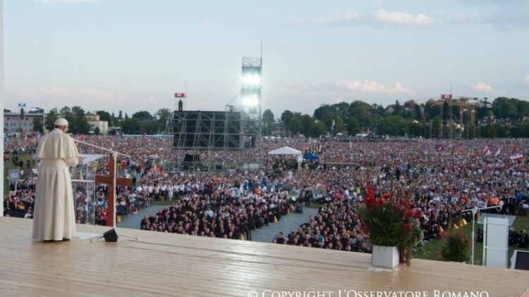 Papst Franziskus spricht vor Jugendlichen - aber er will auch wissen, was sie denken